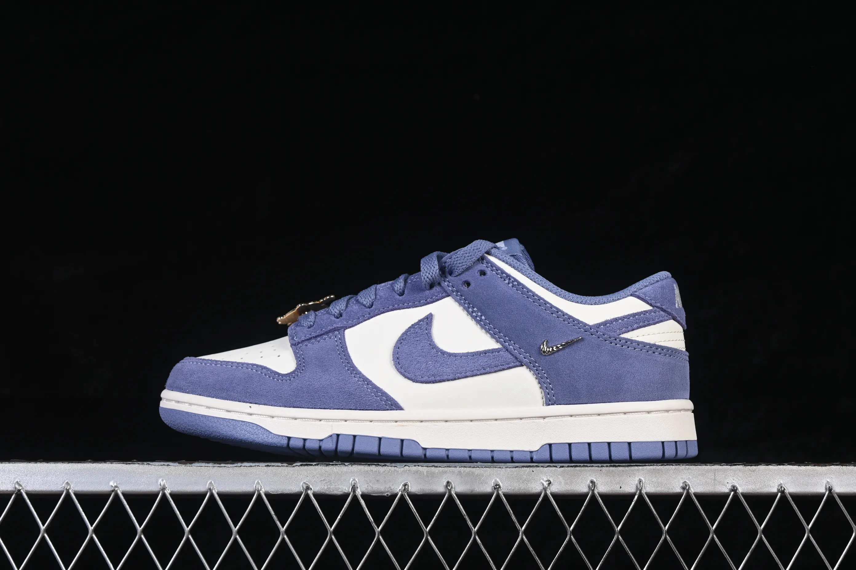 All Categories Nk SB Dunk Series Nk SB Dunk Low Low-top sneakers Nike SB Dunk Low Year of the Horse Blue and White Low-top casual sneakers IB4417-103